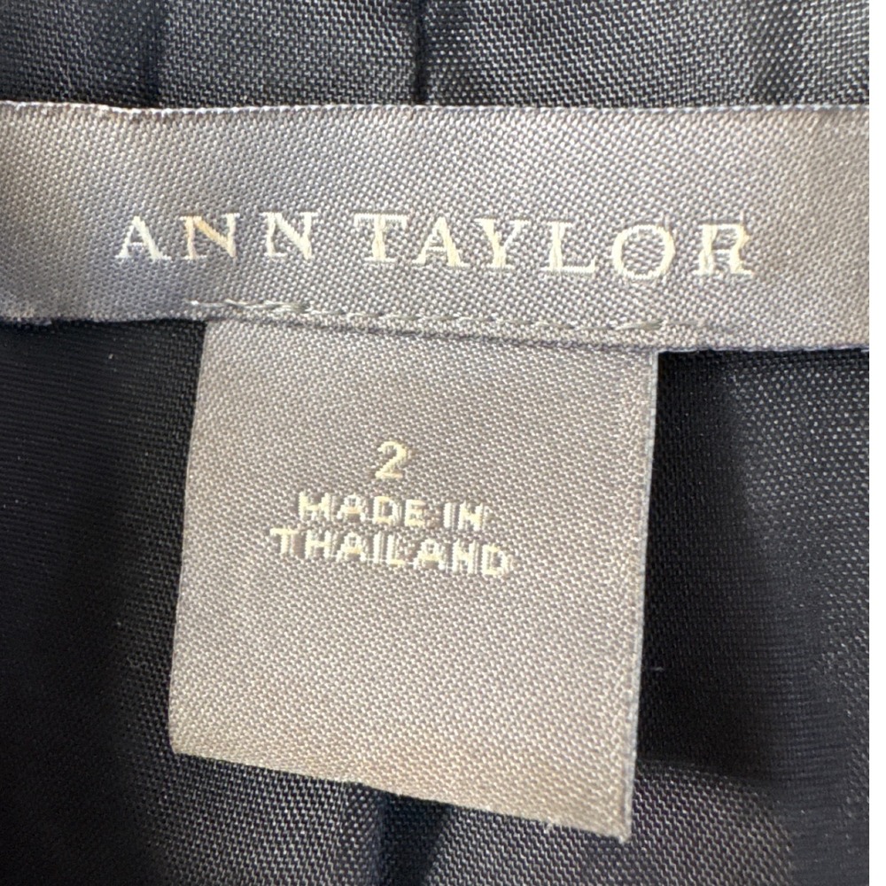 ANN TAYLOR Black‎ Blazer with White Contrast Stitching 3 Button Jacket Size 2 - Picture 8 of 9